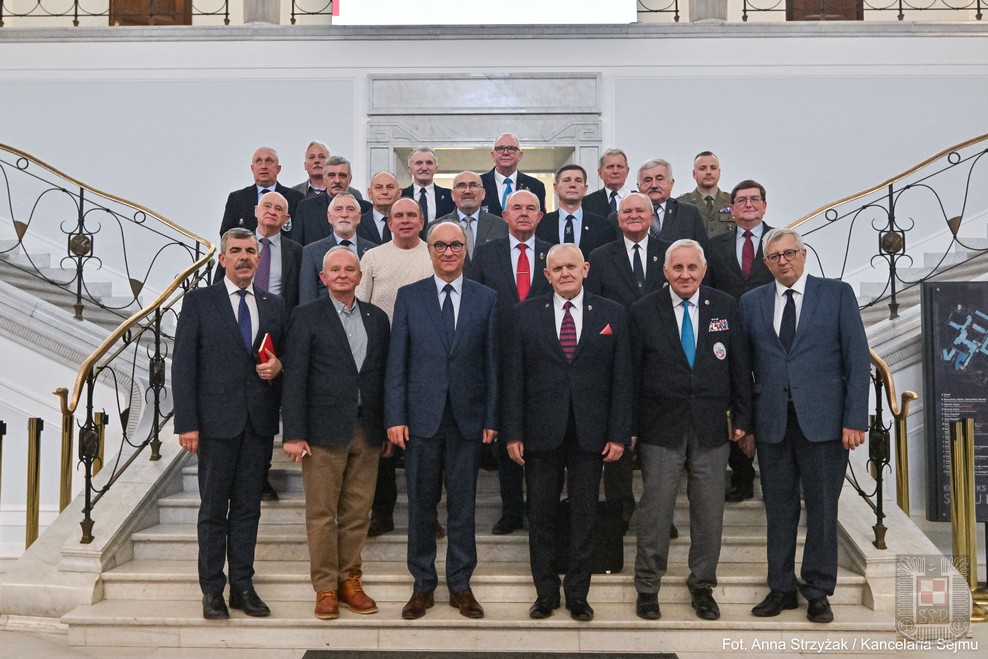 04022026-spotkanie-marszaka-sejmu-z-czonkami-federacji-stowarzysze-rezerwistw-i-weteranw-si-zbrojnych-rzeczypospolitej-polskiej_55077880416_o