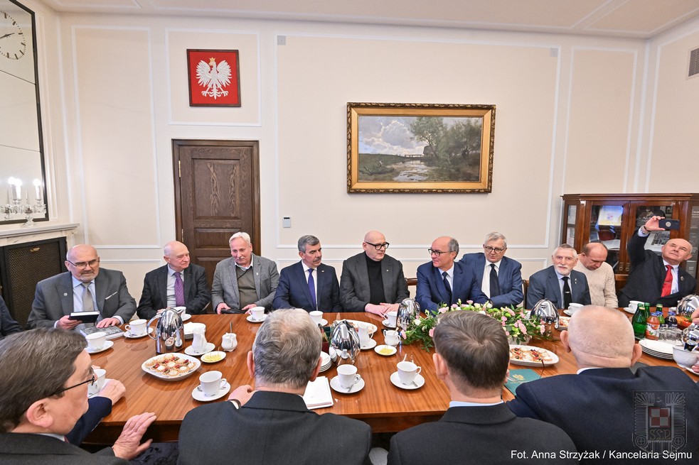 04022026-spotkanie-marszaka-sejmu-z-czonkami-federacji-stowarzysze-rezerwistw-i-weteranw-si-zbrojnych-rzeczypospolitej-polskiej_55078140299_o