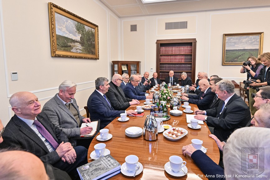 04022026-spotkanie-marszaka-sejmu-z-czonkami-federacji-stowarzysze-rezerwistw-i-weteranw-si-zbrojnych-rzeczypospolitej-polskiej_55078140314_o